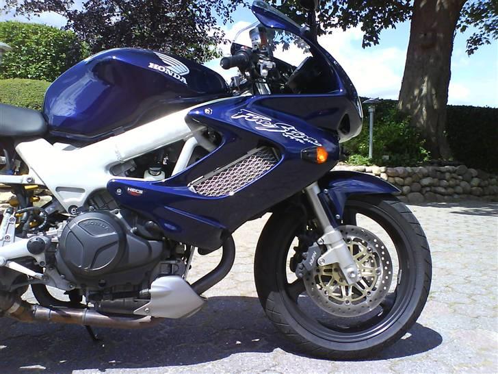 Honda VTR 1000 Firestorm billede 12