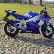 Yamaha YZF-R1