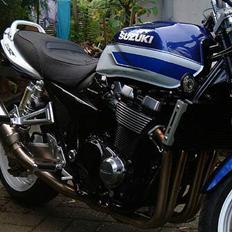 Suzuki gsx1400k2