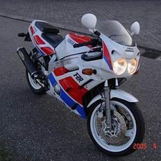 Yamaha FZR (Solgt)