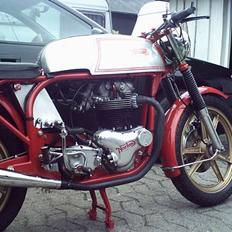 Norton 750 Feather bed