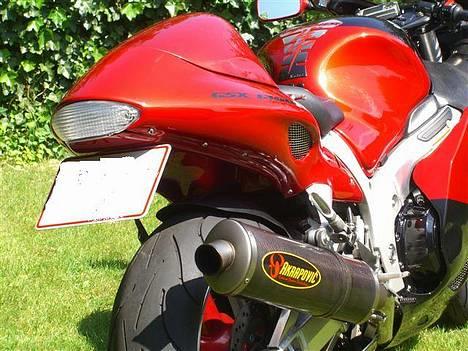 Suzuki GSX1300R Hayabusa  :Red - Hvid baglygte med indbygget blinklys. billede 10