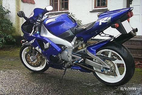 Yamaha R1 billede 3