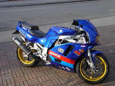 Suzuki gsx-r 750 - billed fra marts 2006 med det hele... så spiller galleriet! billede 1