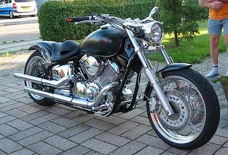 Yamaha XVS 1100 Custom billede 1