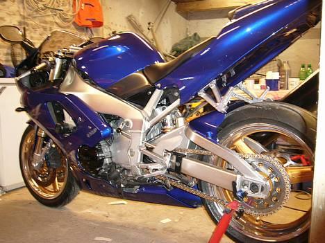 Yamaha R1 - hvem kender de her billede 1