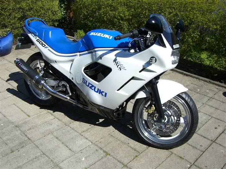 Suzuki GSX 600 F (Totaltskadet) billede 2