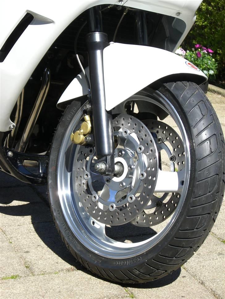 Suzuki GSX 600 F (Totaltskadet) billede 3