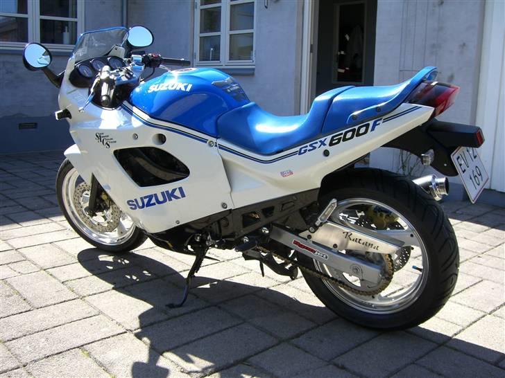 Suzuki GSX 600 F (Totaltskadet) billede 5