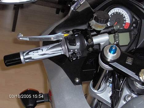 Suzuki SV1000s  K3 - Herri´s Grips  SV-style billede 2