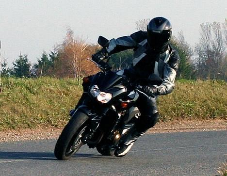 Kawasaki Z750 - En tur på landet billede 1