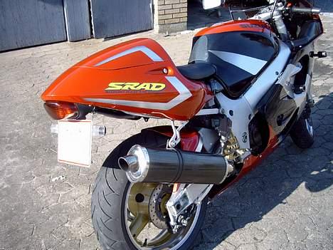 Suzuki gsx-r 600 (solgt) - bagskærm og fodhvilere og bagage kroge fjernet billede 3