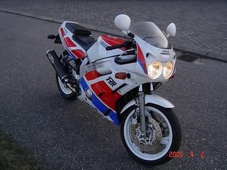 Yamaha FZR (Solgt) billede 1