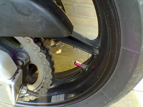 Honda CBR600F2 - Rød alu ventil prop billede 4