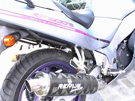 Suzuki RF 600 R billede 3