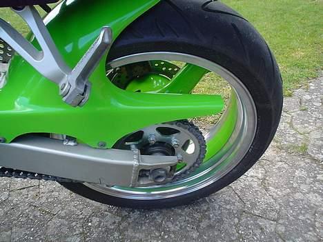 Kawasaki ZX6R - Lækker grøn Hugger fra england billede 8