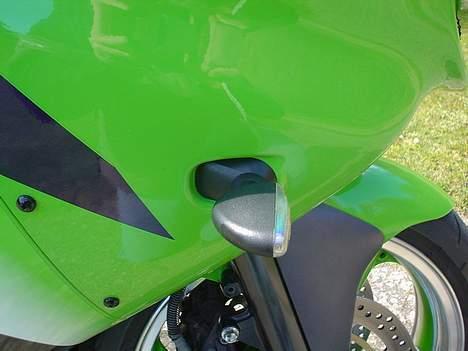 Kawasaki ZX6R - Små detaljer med blinddækslerne i kåben hvor blinkene bliver monteret billede 10