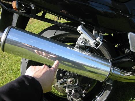 Suzuki RF 900 R "solgt - R.I.P" - Autosol skal der til en Micron alu "wrooom wroom" potte billede 5