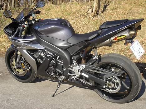 Yamaha R1 billede 1
