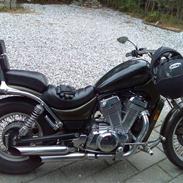 Suzuki Intruder vs 700