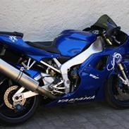 Yamaha R1