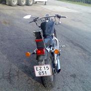 Suzuki Intruder vs 700