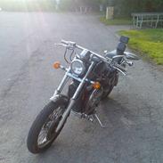 Suzuki Intruder vs 700