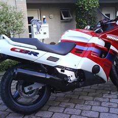 Honda cbr 1000 f sc24