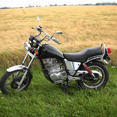 Suzuki GN 400
