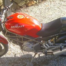 Ducati Monster 750