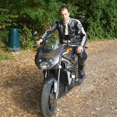 Aprilia RSV 1000 Tuono