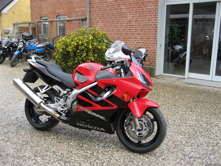 Honda CBR 600 F4i (Solgt) - Så er hun klar til komme med mig Hjem, vente tiden er ovar... billede 2