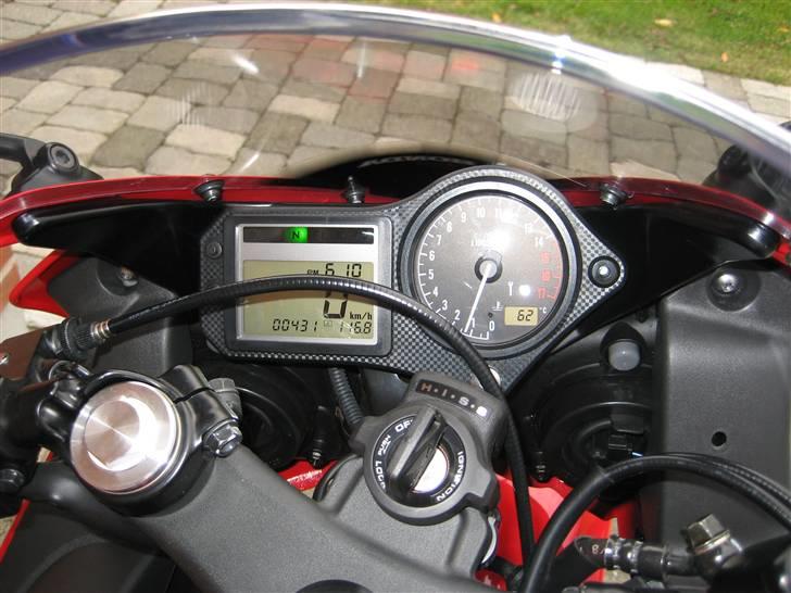 Honda CBR 600 F4i (Solgt) - ja sådan ser det ud. meget pænt og ikke noget t-hansen over det... billede 4