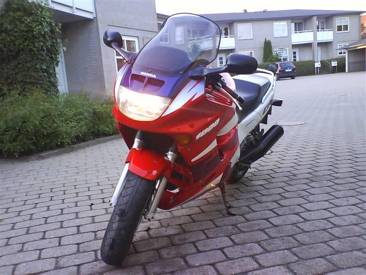 Honda cbr 1000 f sc24 billede 2