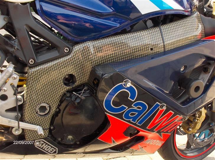 Suzuki GSXR 600 K5 Banejern - Kulfiber Stelbeskyttere billede 3