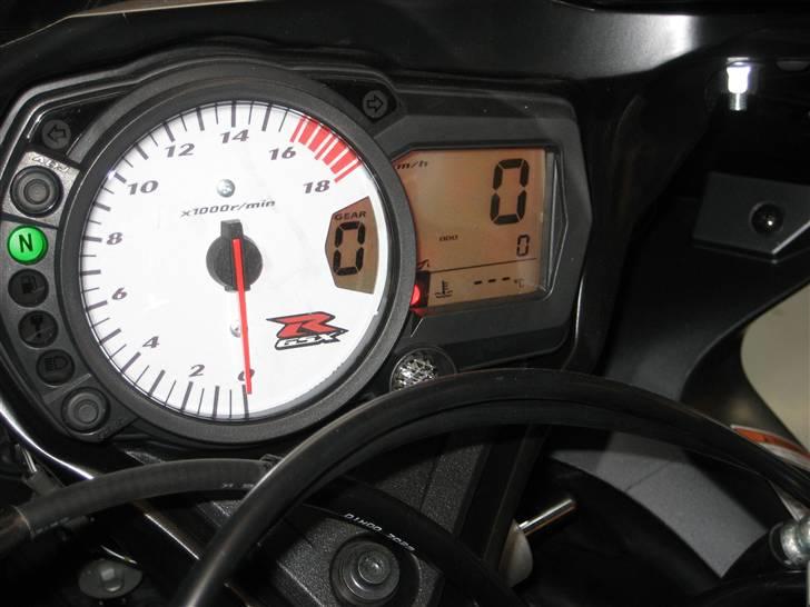 Suzuki Gsxr-600 k7 "SOLGT" - Ja billedet siger jo sig selv 0 km... Det må der laves om på  billede 6