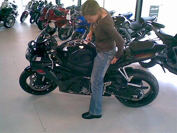 Suzuki Gsxr-600 k7 "SOLGT" - skal / skal ikke købe den.... Det blev til jeg gjorde det  billede 7