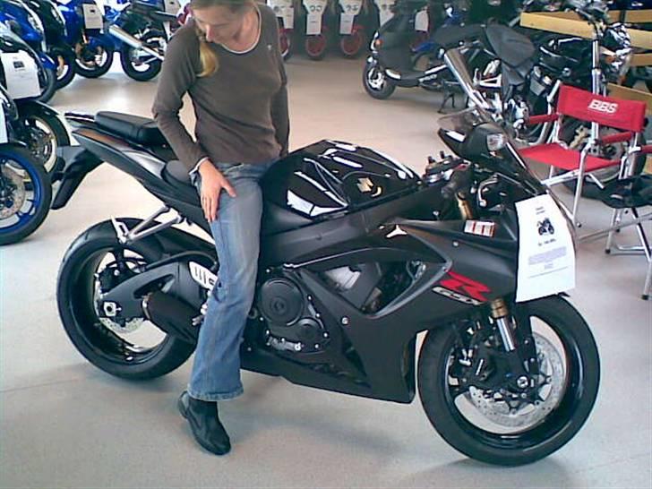 Suzuki Gsxr-600 k7 "SOLGT" - Skal, skal jeg ikke købe den... SKAL   og hermed gjort  billede 9