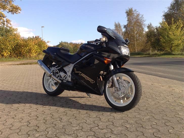 Honda VFR 750 ***SOLGT*** - Nu med ny rustfri Micron udstødning billede 1