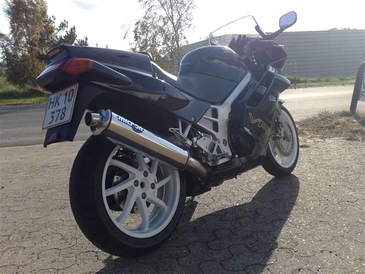 Honda VFR 750 ***SOLGT*** - Nu med ny rustfri Micron udstødning billede 2