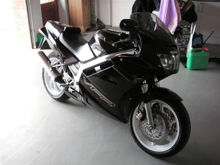 Honda VFR 750 ***SOLGT*** billede 3