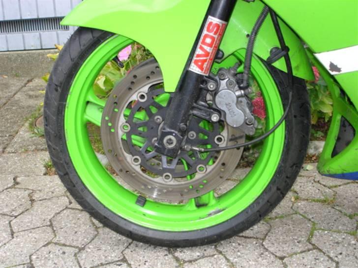 Kawasaki ZZR 600    * solgt * - Helt nye dæk, dejligt. billede 2