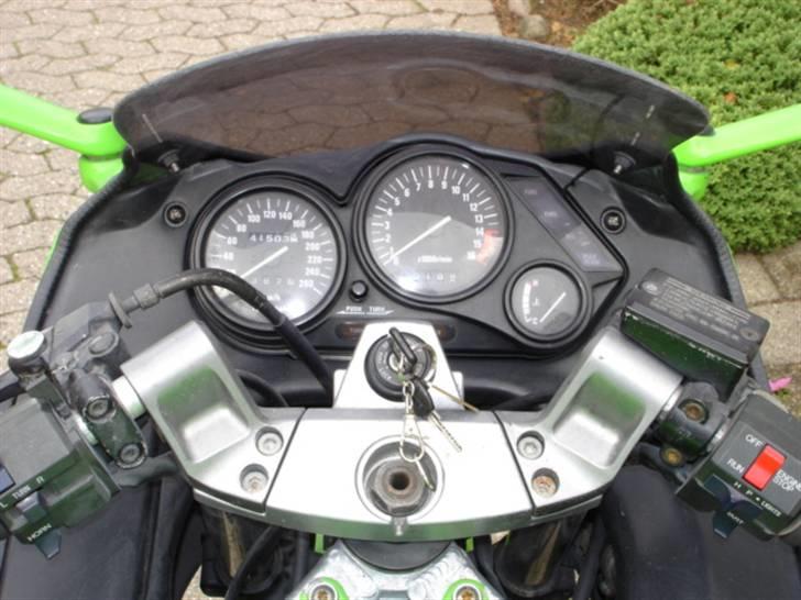 Kawasaki ZZR 600    * solgt * - Sådan er udsigten fra førers side. billede 3