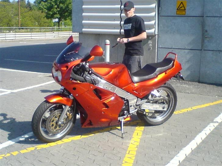 Yamaha fzr 750r billede 8