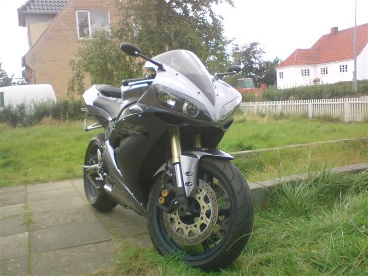 Yamaha R1 SOLGT billede 2