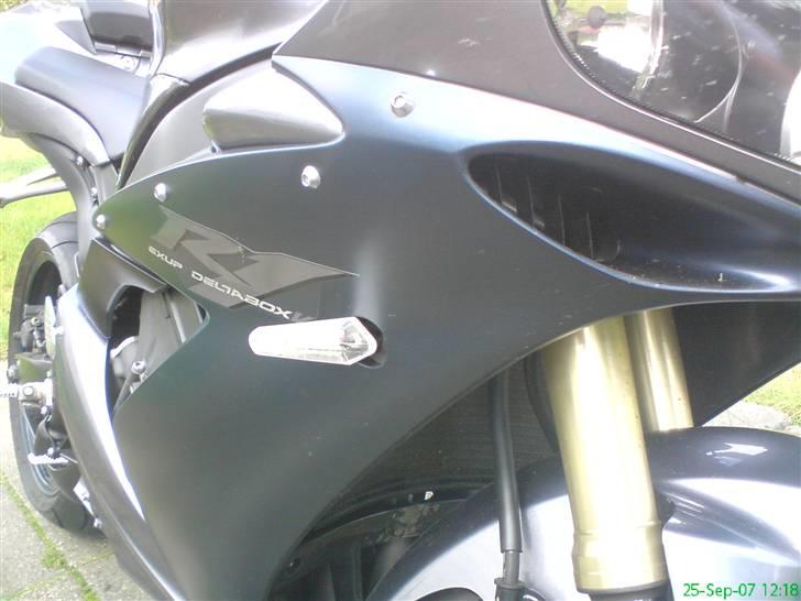 Yamaha R1 SOLGT - Rizoma blink billede 7