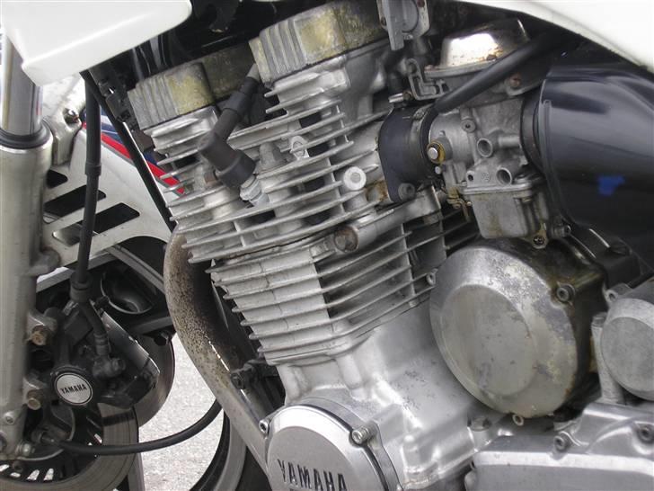 Yamaha XJ750f (Solgt) - Til vinter vil jeg male motoren sort billede 9