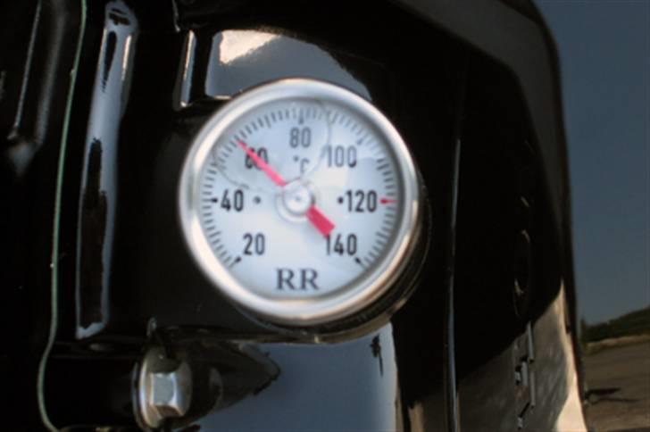 Honda CBR 1100 Super Blackbird - Olietermometer monteret i stedet for oliepåfyldningsskruen - jeg skal normalt køre 10 km før olien er på 40 grader og 20 km, før den er oppe på driftstemp. 60/70 grader billede 13