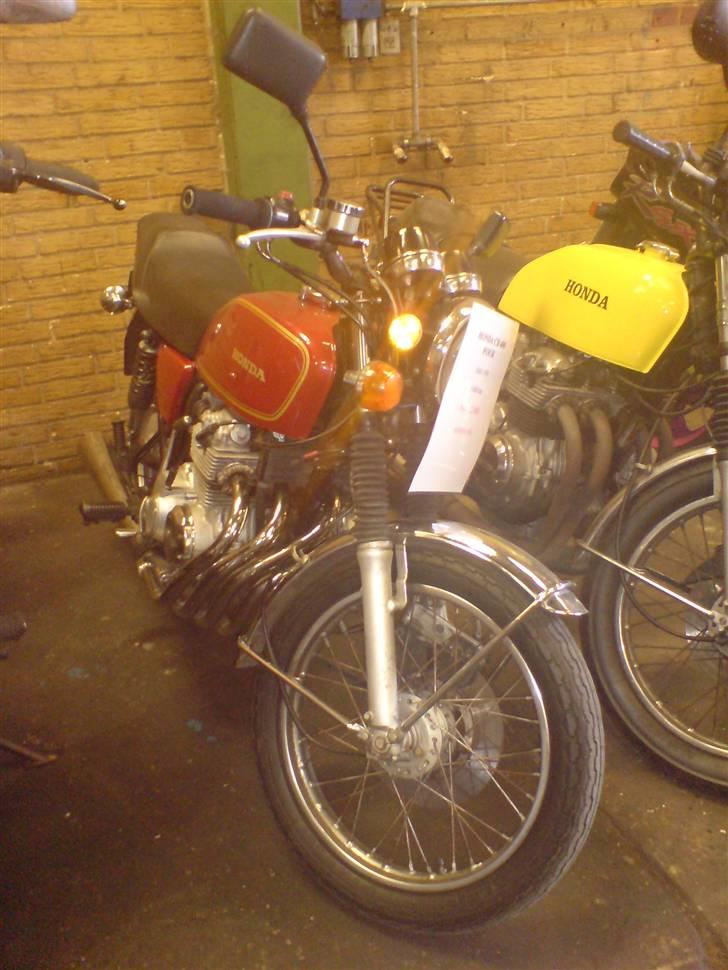 Honda     CB 400 Four  Solgt - Sådan så jeg den, klemt inde blandt andre, men faldt på stedet billede 5