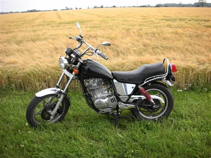 Suzuki GN 400 billede 1